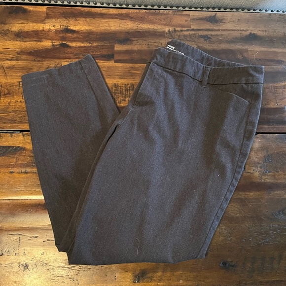 🧡Old Navy Pixie Pants🧡 - Picture 1 of 5